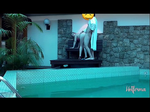 ❤️ باس نوڪر کي تلاء ۾ دعوت ڏئي ٿو، پر گرم مزاحمت نه ڪري سگهيو جنس
